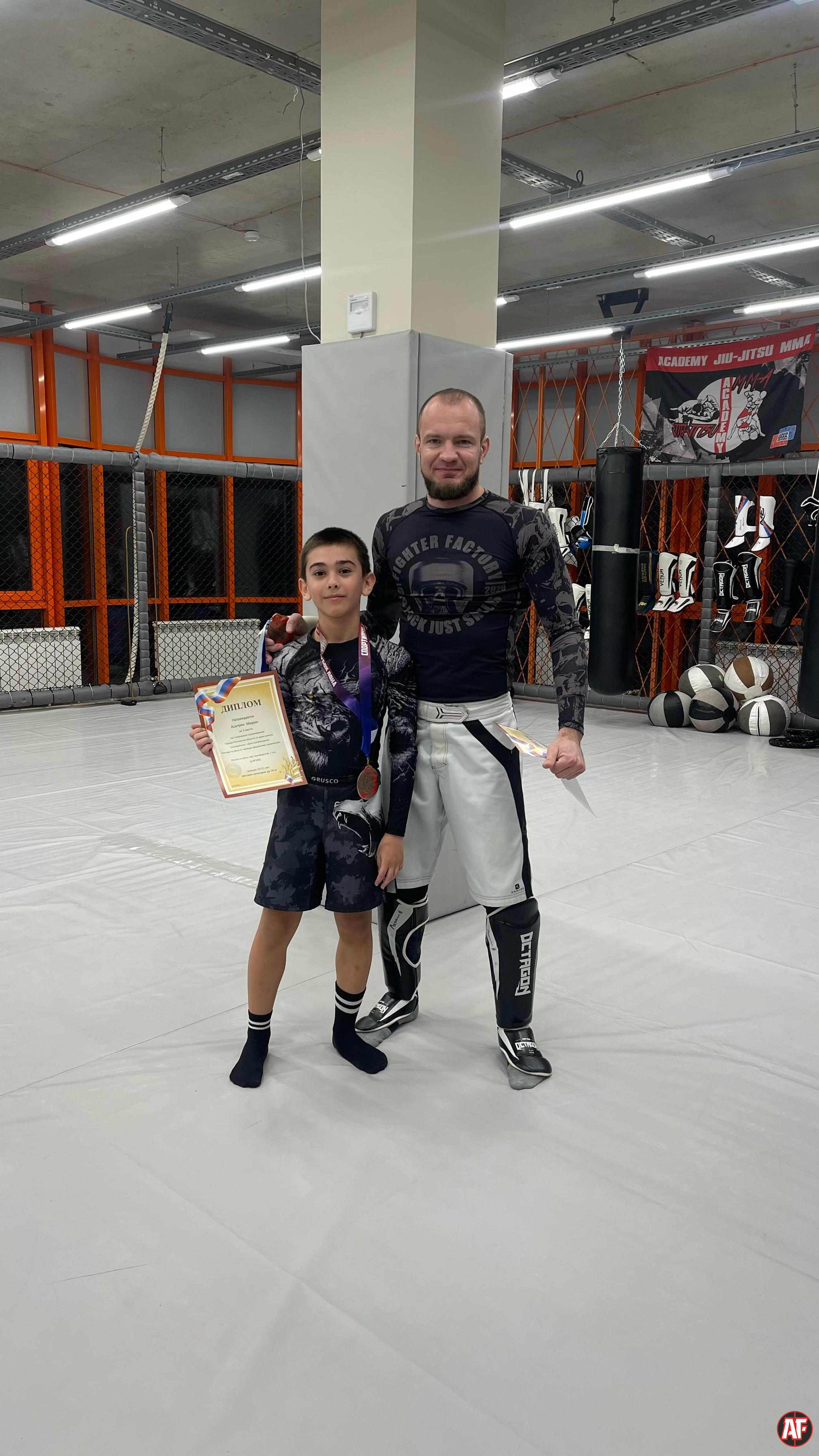 Fighting Academy | Академия файтинга | Клуб братьев Лапшиных. ММА, MMA, Джиу-Джитсу, jujutsu, КИКБОКСИНГ, ЖЕНСКАЯ САМООБОРОНА в Ростове-на-Дону на Западном для взрослых и детей. Групповые, сплит и индивидуальные тренировки.