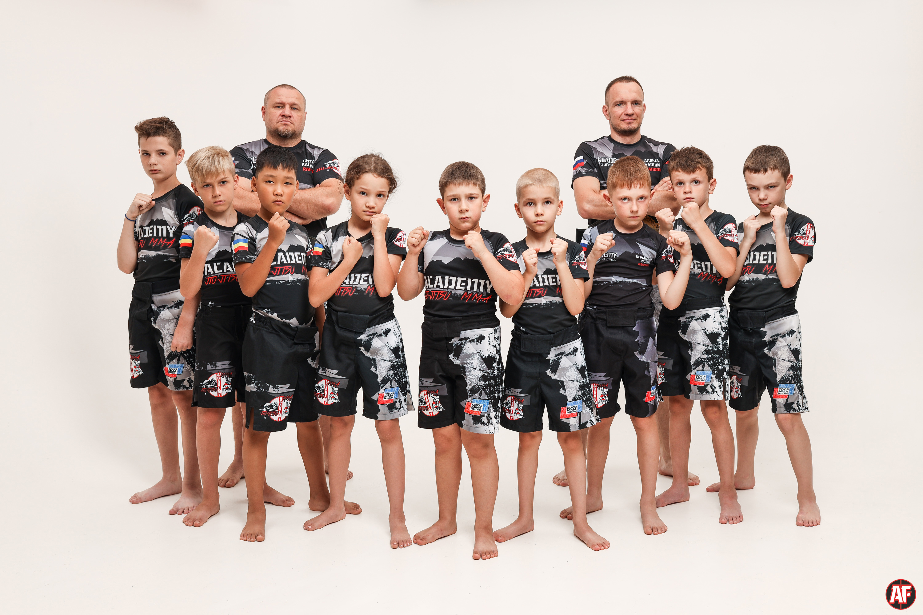 Fighting Academy | Академия файтинга | Клуб братьев Лапшиных. ММА, MMA, Джиу-Джитсу, jujutsu, КИКБОКСИНГ, ЖЕНСКАЯ САМООБОРОНА в Ростове-на-Дону на Западном для взрослых и детей. Групповые, сплит и индивидуальные тренировки.
