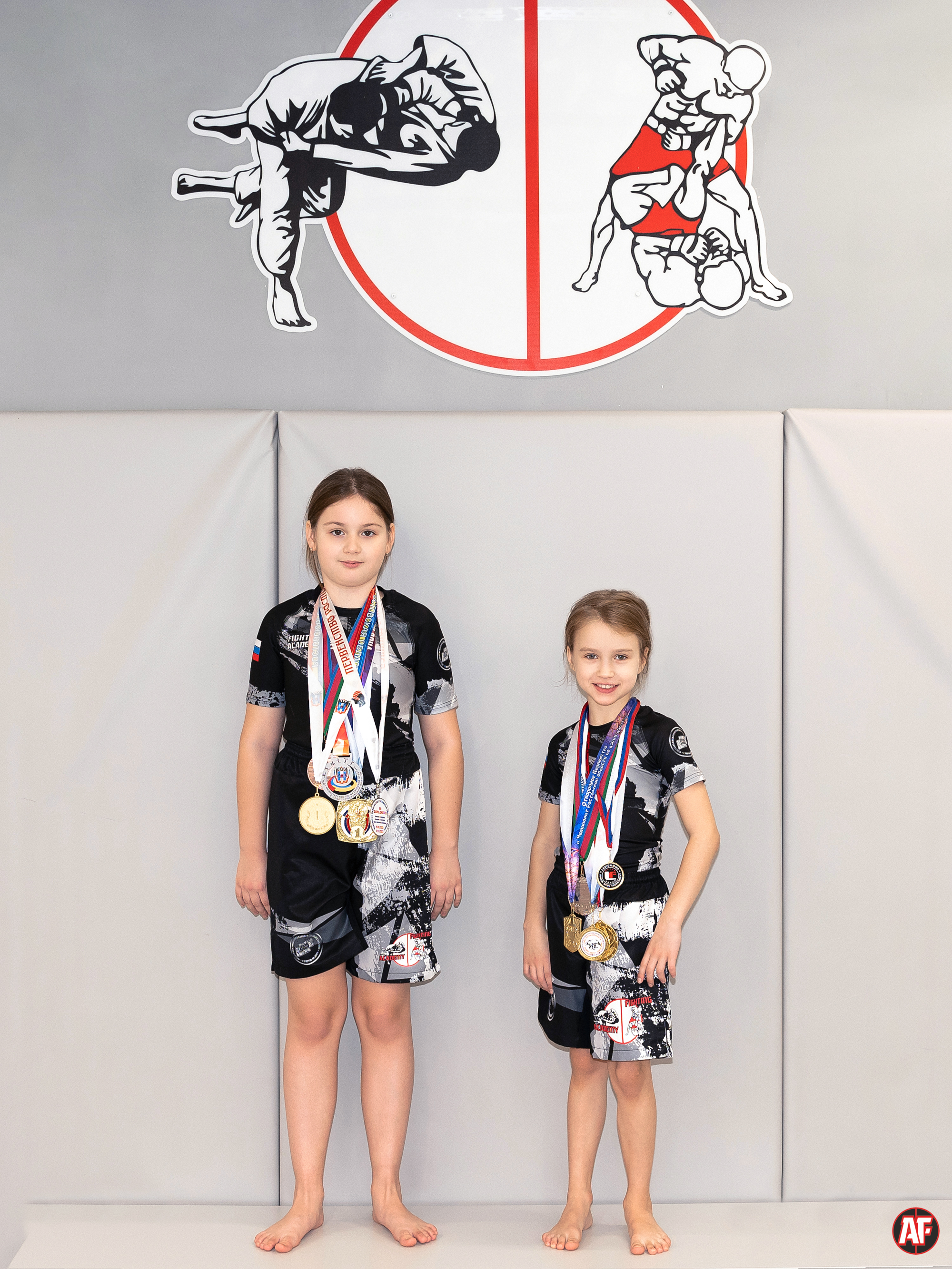 Fighting Academy | Академия файтинга | Клуб братьев Лапшиных. ММА, MMA, Джиу-Джитсу, jujutsu, КИКБОКСИНГ, ЖЕНСКАЯ САМООБОРОНА в Ростове-на-Дону на Западном для взрослых и детей. Групповые, сплит и индивидуальные тренировки.