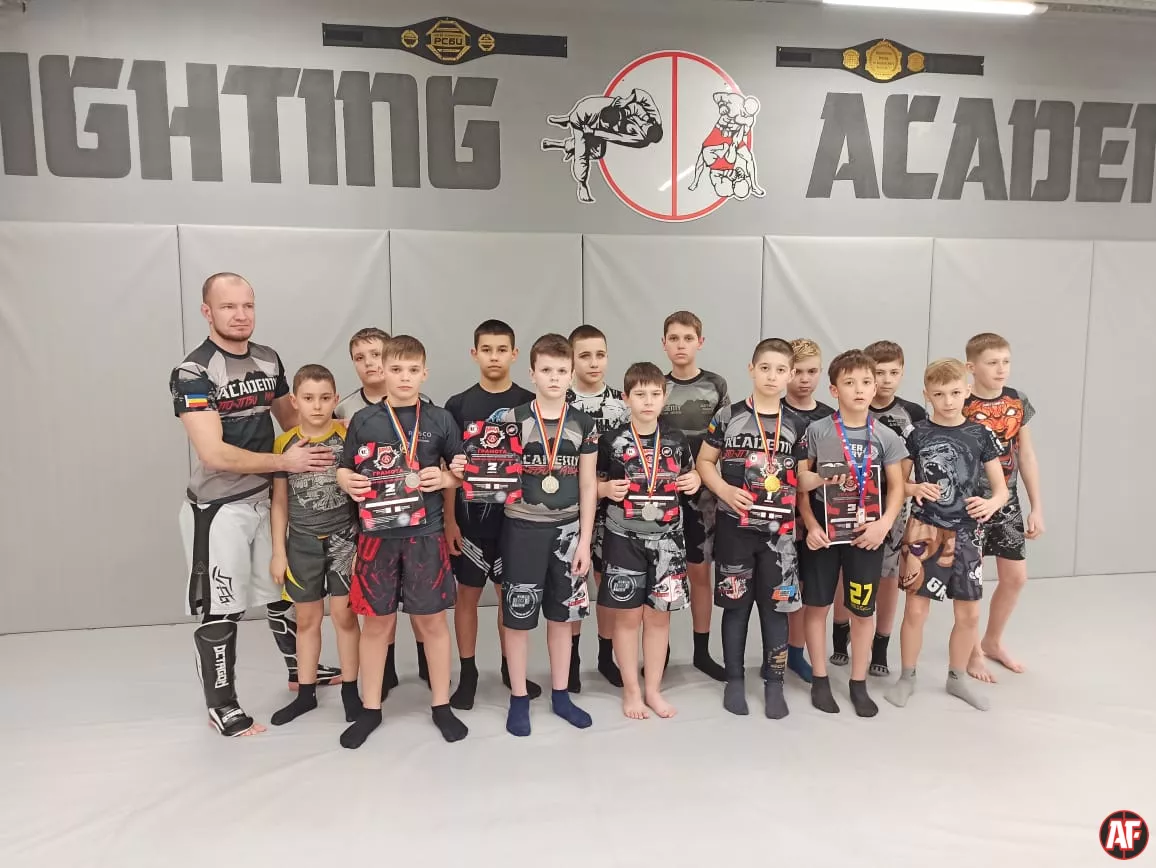 Fighting Academy | Академия файтинга | Клуб братьев Лапшиных. ММА, MMA, Джиу-Джитсу, jujutsu, КИКБОКСИНГ, ЖЕНСКАЯ САМООБОРОНА в Ростове-на-Дону на Западном для взрослых и детей. Групповые, сплит и индивидуальные тренировки.