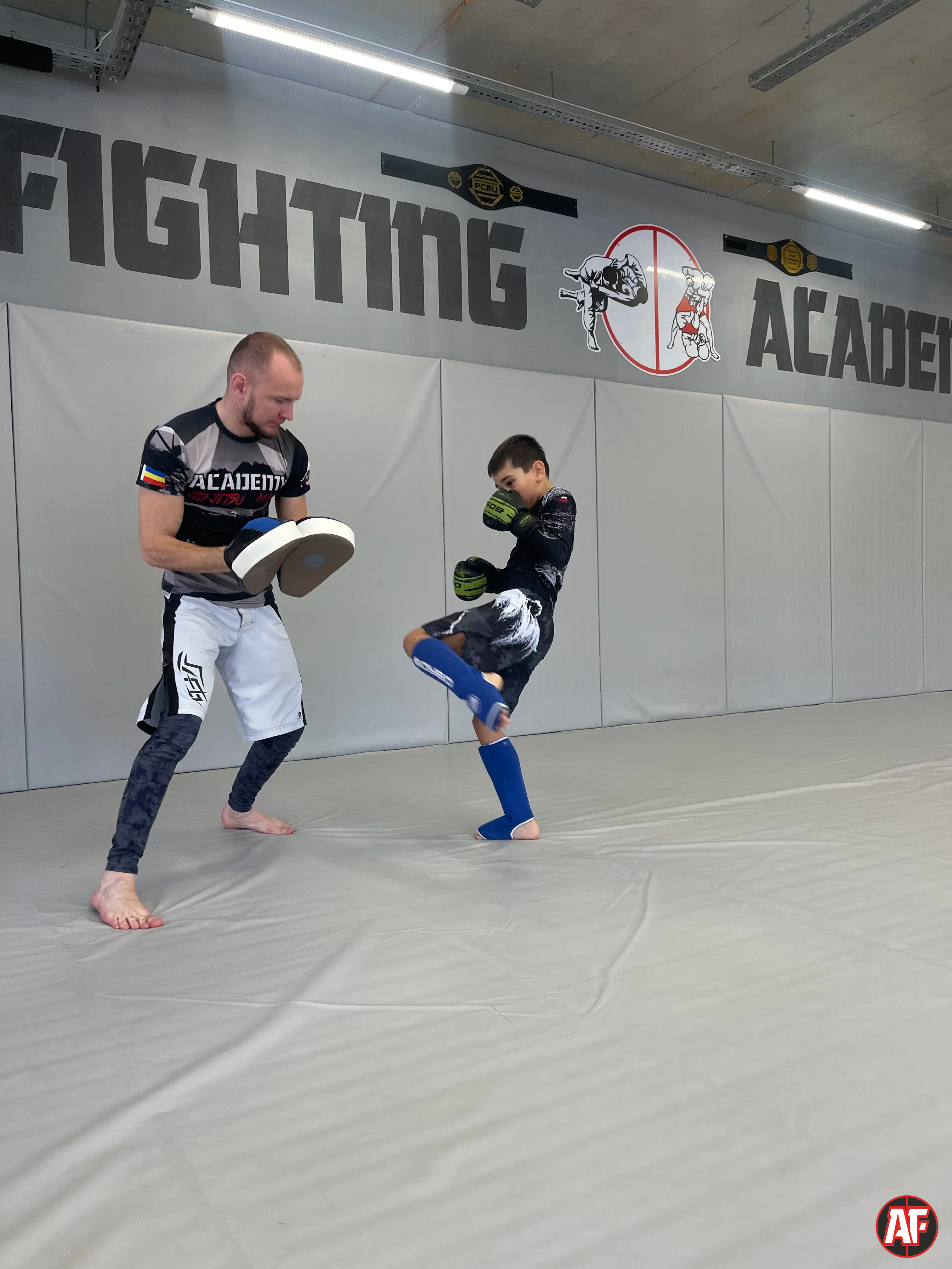 Fighting Academy | Академия файтинга | Клуб братьев Лапшиных.  ММА, MMA, ДЖИУ-ДЖИТСУ, jujutsu, КИКБОКСИНГ, ЖЕНСКАЯ САМООБОРОНА в Ростове-на-Дону на Западном. Индивидуальные тренировки Лапшин Алексей Анатольевич.