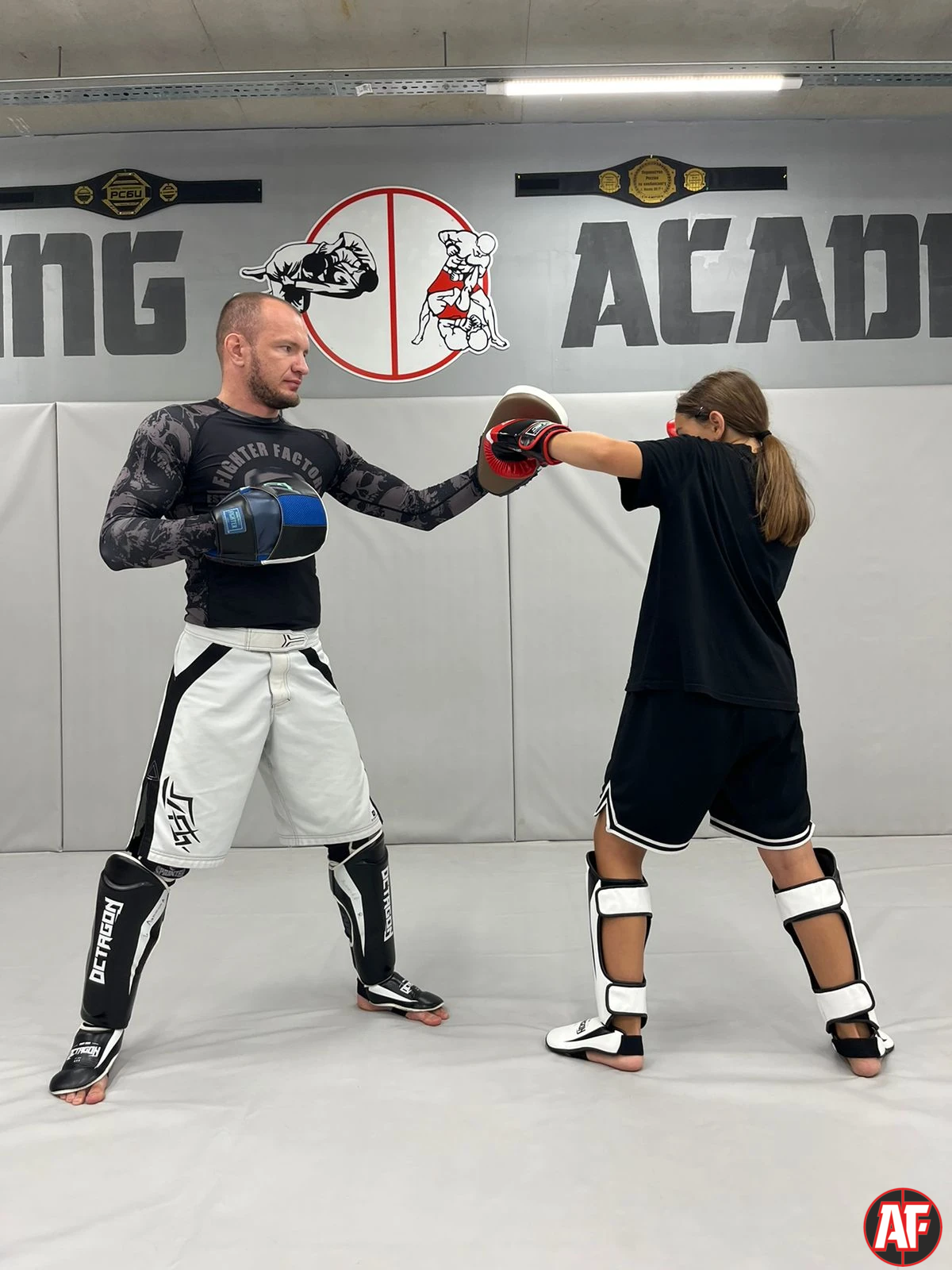 Fighting Academy | Академия файтинга | Клуб братьев Лапшиных.  ММА, MMA, ДЖИУ-ДЖИТСУ, jujutsu, КИКБОКСИНГ, ЖЕНСКАЯ САМООБОРОНА в Ростове-на-Дону на Западном. Индивидуальные тренировки Лапшин Алексей Анатольевич.