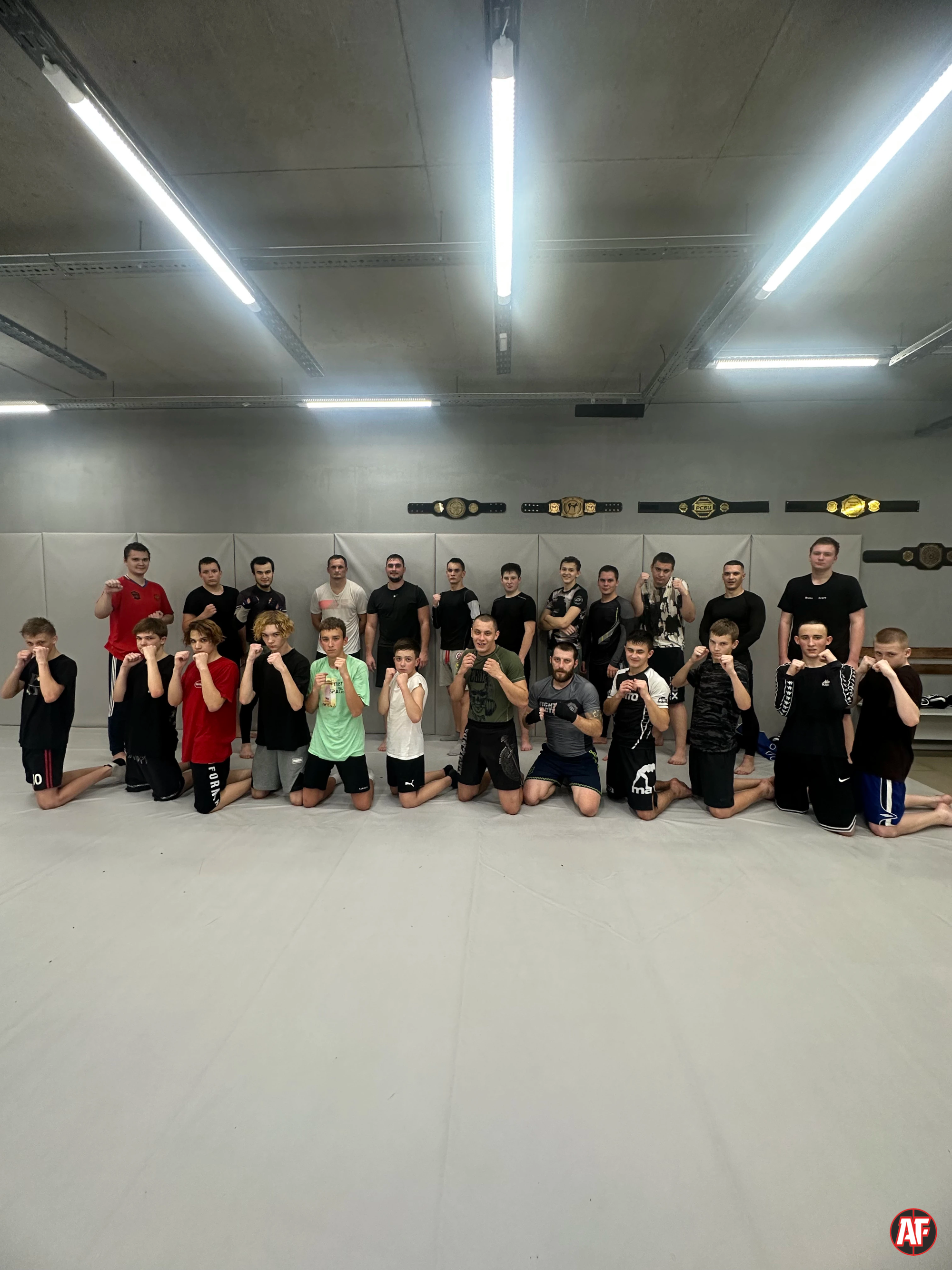 Fighting Academy | Академия файтинга | Клуб братьев Лапшиных. ММА, MMA, Джиу-Джитсу, jujutsu, КИКБОКСИНГ, ЖЕНСКАЯ САМООБОРОНА в Ростове-на-Дону на Западном для взрослых.