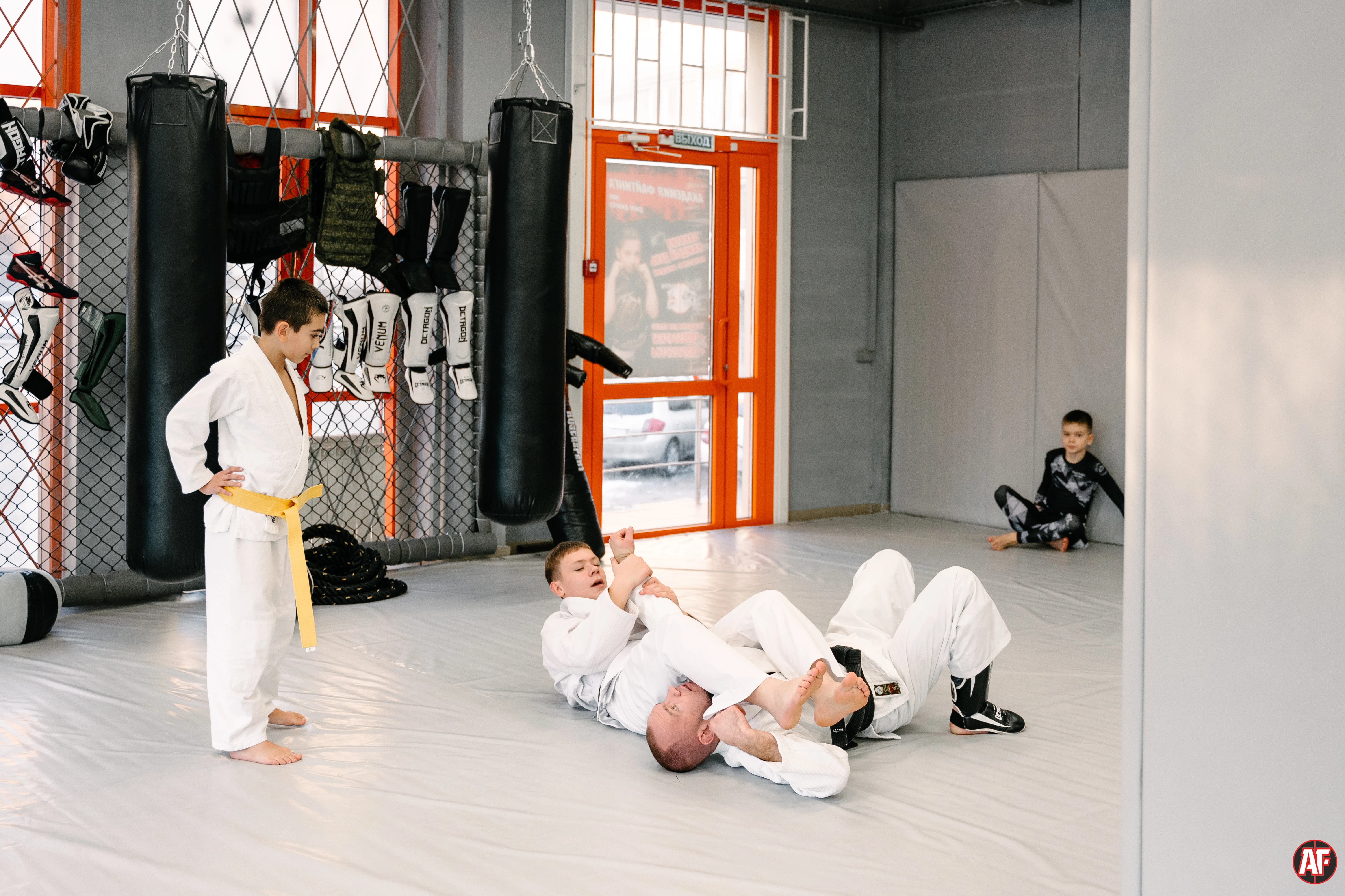 Fighting Academy | Академия файтинга | Клуб братьев Лапшиных: Тренировки ДЖИУ-ДЖИТСУ для детей и взрослых